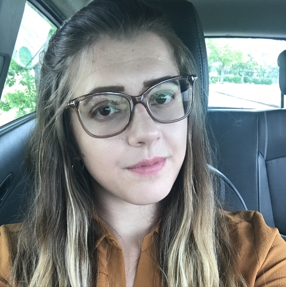 Meet your Posher, Lauren - Picture 3 of 4